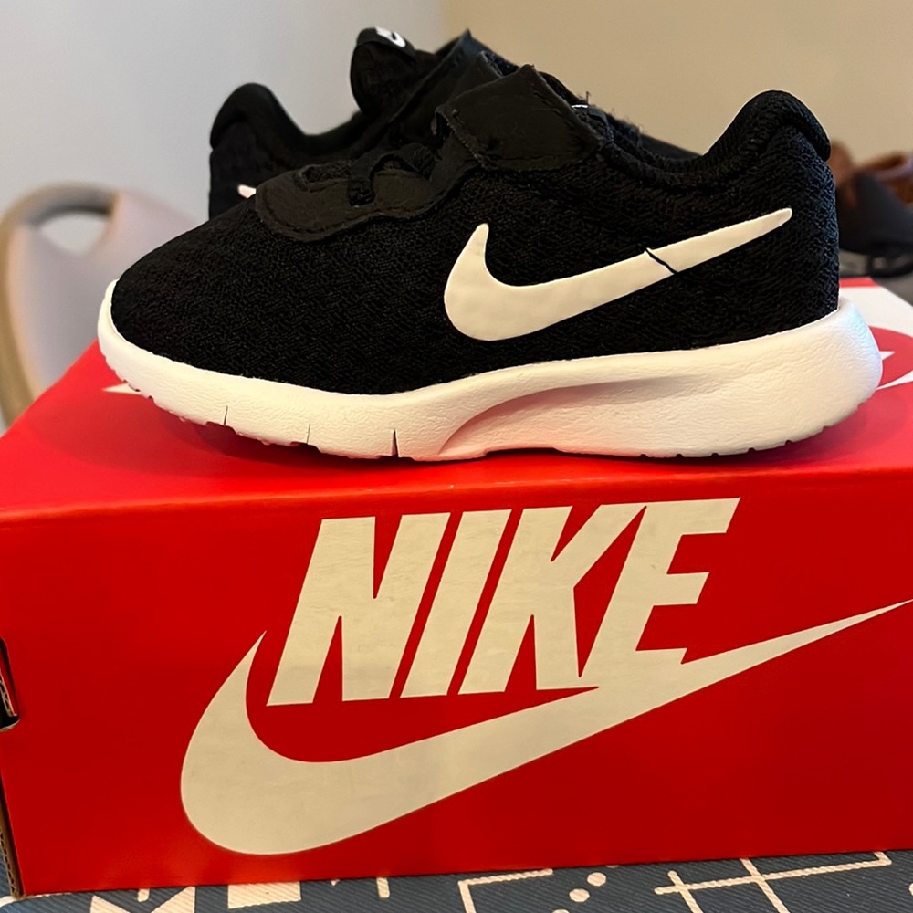 Size 5c Nike tennis shoes brand new in box!